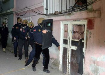 Ankara merkezli 2 ilde DEAŞ operasyonu: 16 şüpheli gözaltına alındı
