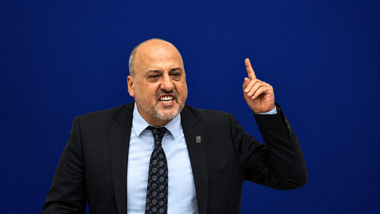 Rahatsızlanan Ahmet Şık hastaneye kaldırıldı