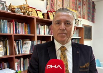 Aile içinde 'phubbing' tehlikesi: "Telefon insanlar arasındaki göz göze iletişimi bölüyor"