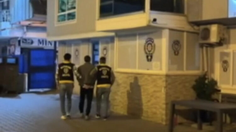 İş yerinin önünden aldığı mont ve pantolonla kaçtı, Yakalanınca, 'Alkollüydüm' dedi