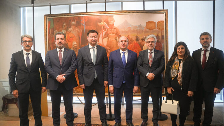 Bakan Yardımcısı'nın Almatı ziyareti: Türk müziği mirası Kazakistan’da ele alındı