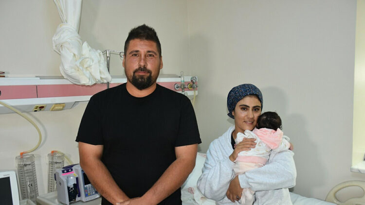 Kalbinde çok sayıda delik ve darlıkla doğmuştu: Alya bebek 41 gün sonra anne kucağında