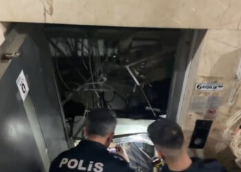 Mardin'de korkunç kaza: Bakımı sırasında halatı kopan asansör düştü; 2 yaralı