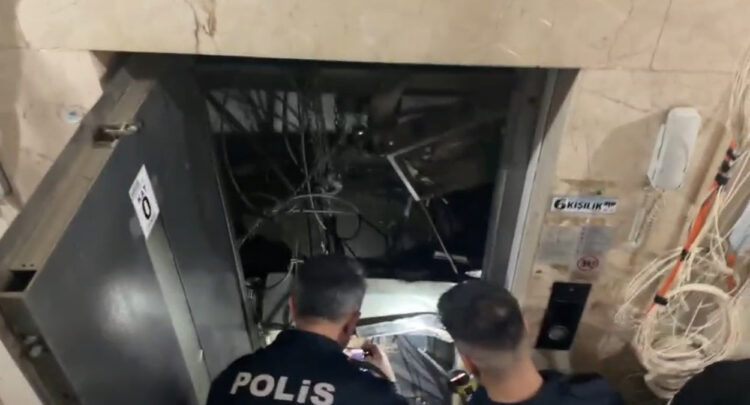 Mardin'de korkunç kaza: Bakımı sırasında halatı kopan asansör düştü; 2 yaralı