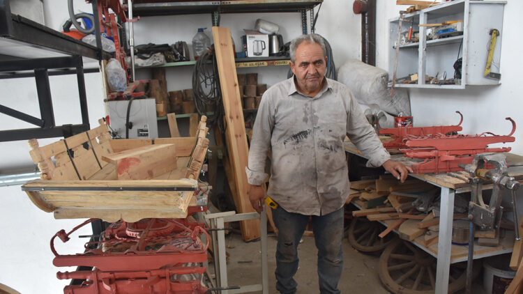 At arabası kültürünü minyatürleriyle yaşatmaya çalışıyorlar