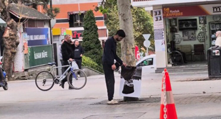Atatürk tablosunu ters gördüler, bir an bile tereddüt etmediler: Bolu'da duygulandıran anlar