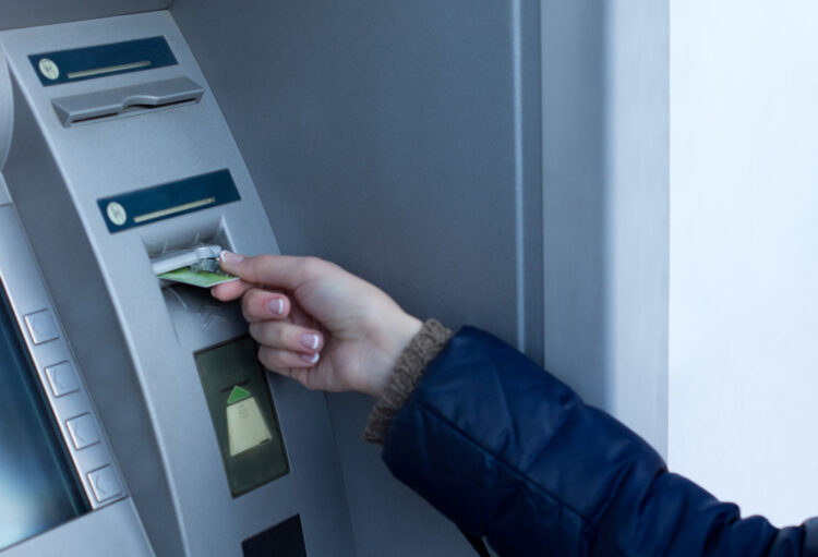 ATM paranızı yutarsa ne yapmalısınız? Para nasıl geri alınır?