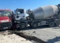 Avcılar’da iki beton mikseri çarpıştı; yaralı şoför hastaneye kaldırıldı