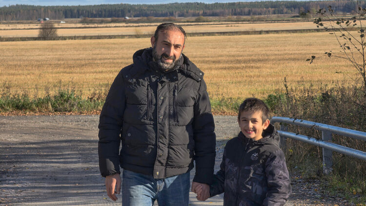 Finlandiya'da yaşayan Türk baba dükkanını sattı, hayatını otizmli oğluna adadı