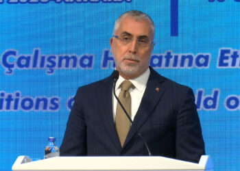 Bakan Işıkhan’dan 'adil geçiş' mesajı: "Dönüşümün maliyetini çalışanların omuzlarına yüklemeyeceğiz"