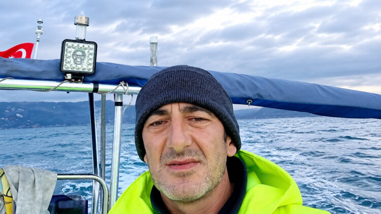 Balık tutmak için tekneyle denize açılan maden işçisi kayboldu