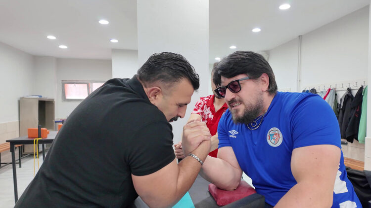 31'inci şampiyonluk yolda! Milli Bilek Güreşçisi Gökhan Seven Dünya Şampiyonası'na hazırlanıyor
