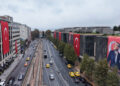 İstanbul'da Türk bayraklarıyla donatılan caddeler havadan görüntülendi