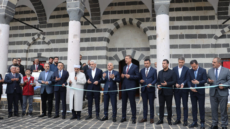 Kahramanmaraş depremlerinde hasar gören 6 cami, yeniden ibadete açıldı