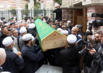 Fatih'te elektrik akımına kapılarak hayatını kaybeden çocuk son yolculuğuna uğurlandı