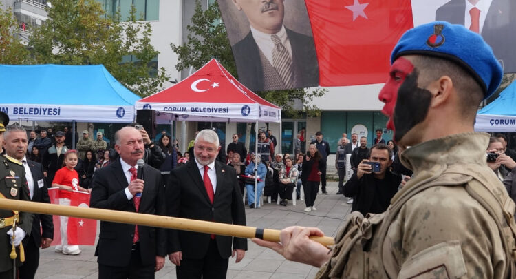 Çorum’da Cumhuriyet Bayramı coşkusu: Bando ve mehteran ekipleri konser verdi