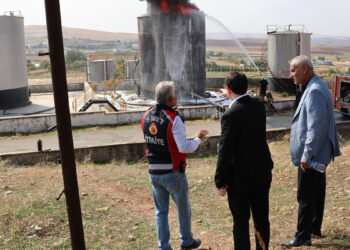 Siirt’teki petrol kampında çıkan yangın söndürüldü, soğutma çalışmaları sürüyor