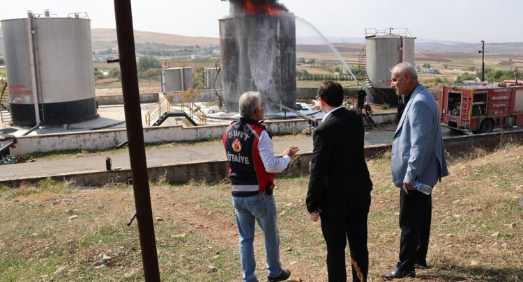 Siirt’teki petrol kampında çıkan yangın söndürüldü, soğutma çalışmaları sürüyor