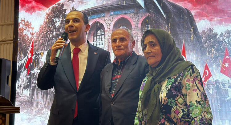 Cumhuriyet Konvoyunun simgesi olmuştu: Bisikletli Urfullah Amca’ya anlamlı hediye!