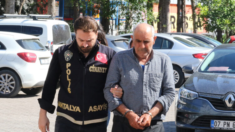 Antalya'da noter önünde dehşet: Arsa kavgasında yeğenini öldüren dayı ilk kez hakim karşısında!