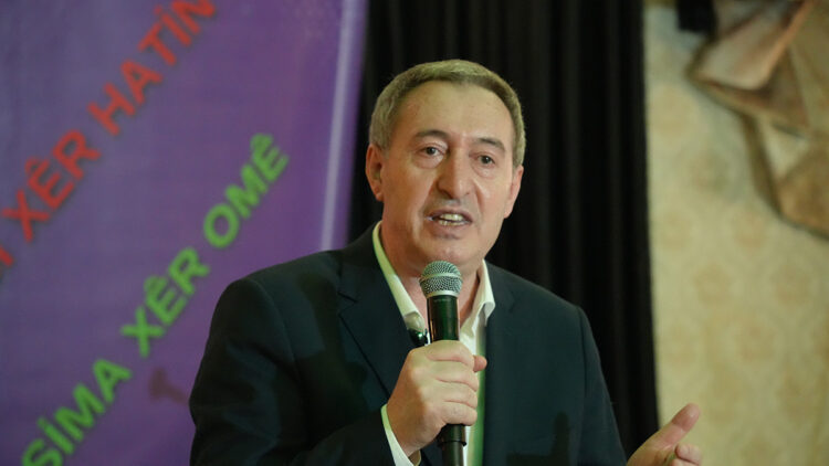 DEM Parti'li isim cezaevlerini işaret etti: "Adım atmak için beklemeyin, cezaevlerinden başlayın"