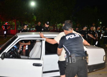 Adana'da dron destekli 'Huzur ve Güven' denetimi; aranması olan 66 kişi yakalandı
