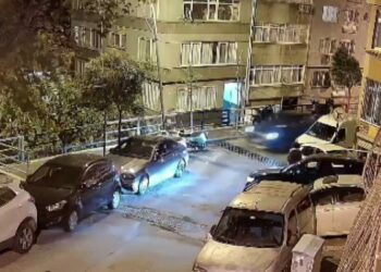 Şişli’de 'dur' ihtarına uymayan alkollü sürücü park halindeki araçlara çarptı