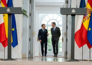 Macron'dan İngiltere’ye çağrı: AB'ye dönün