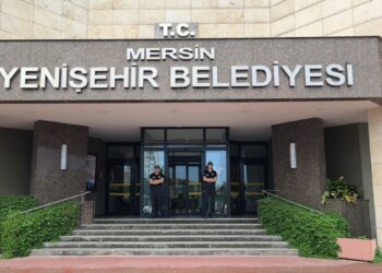 Mersin'de Büyükşehir ve 2 ilçe belediyesine operasyon; Vahap Seçer dahil, 59 gözaltı