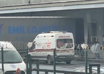 Esenyurt'ta 2 TIR arasında sıkışan şoför hayatını kaybetti