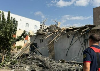 Ev inşaatında beton dökümü sırasında çökme: 5 yaralı
