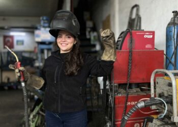 Fatma Sena, 18 yaşında kaynak ustası oldu