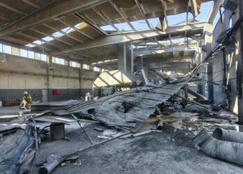 İzmir'de metal fabrikasında patlama; 3'ü ağır, 7 yaralı