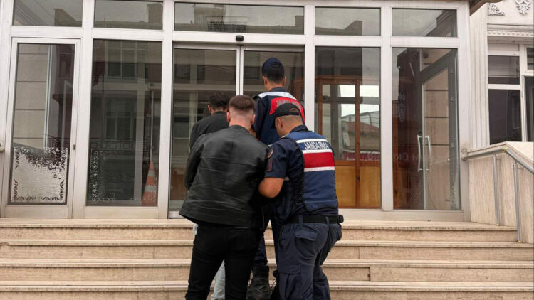 Edirne'de Yunanistan'a kaçarken yakalanan 3 FETÖ şüphelisi tutuklandı