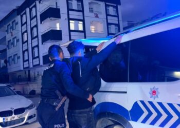 Ehliyet sınavında kopya düzeneğiyle yakalandı, 2 yıl sınavlardan men edildi