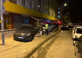 Eskişehir’de iki otomobilin çarpıştığı kaza kamerada: 7 yaralı