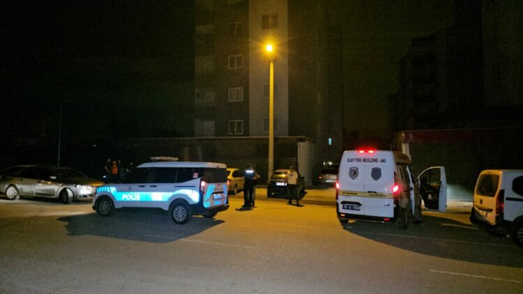 Sevgilisinin eski kocasından kaçmak isterken 3'üncü kattan düşüp, yaşamını yitirdi