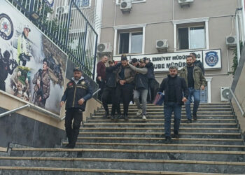 Sanal medyada şiddet içerikli yayınlar yaptığı belirlenen 10 şüpheli adliyeye sevk edildi