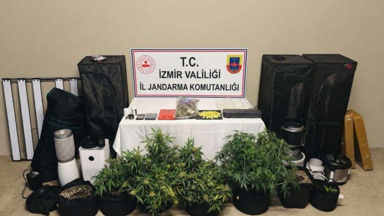 Evinde uyuşturucu ile yakalanıp, gözaltına alındı