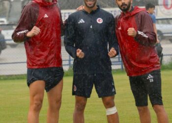 Fethiyespor evinde seri peşinde