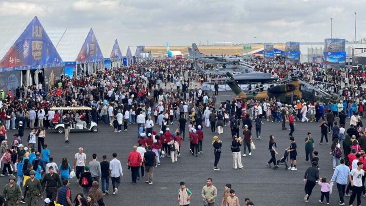 Şanlıurfa’da yağmura rağmen TEKNOFEST’e ziyaretçi akını