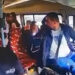 Yolcularla konuşurken kaza yaptı
