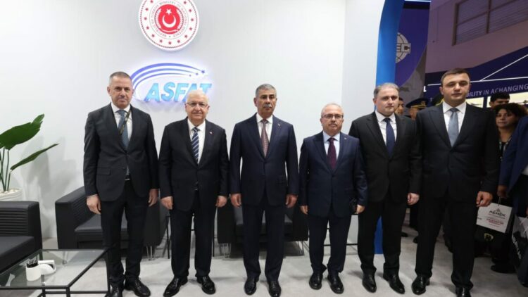 Bakan Güler, Azerbaycan Uluslararası Savunma Fuarı’nı ziyaret etti