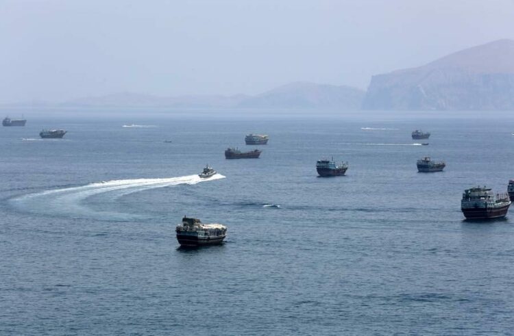 UKMTO: Umman'da bir tanker kaynağı bilinmeyen mühimmatla vuruldu