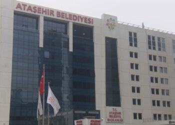 Ataşehir Belediyesi'ne operasyon; 13 kişi gözaltına alındı / Operasyon görüntüsü