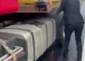 TIR'ın lastiklerinde çıkan yangına ilk müdahaleyi Yeni Parti ilçe başkanı yaptı