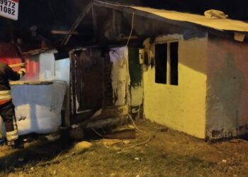 Sobadan sıçrayan kıvılcım evi yaktı