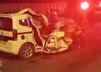 Mardin’de hafif ticari araç TIR’a çarptı: 6 yaralı