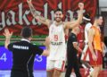 Karşıyaka ilklerle kazandı