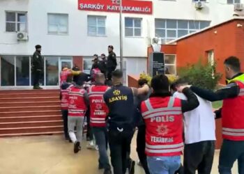 Emekliyi 19 milyon lira dolandıran 11 şüpheliye operasyonda 9 tutuklama